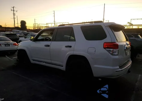 2013 Toyota 4Runner Sr5 z USA, uszkodzony, nr VIN JTEZU5JR4D5062558